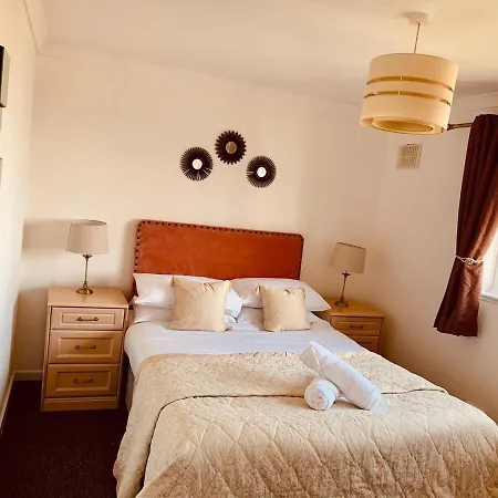 Like 3 Bed House